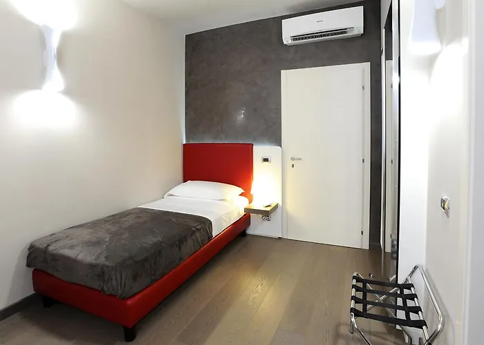 Opera Bed and breakfast 3*